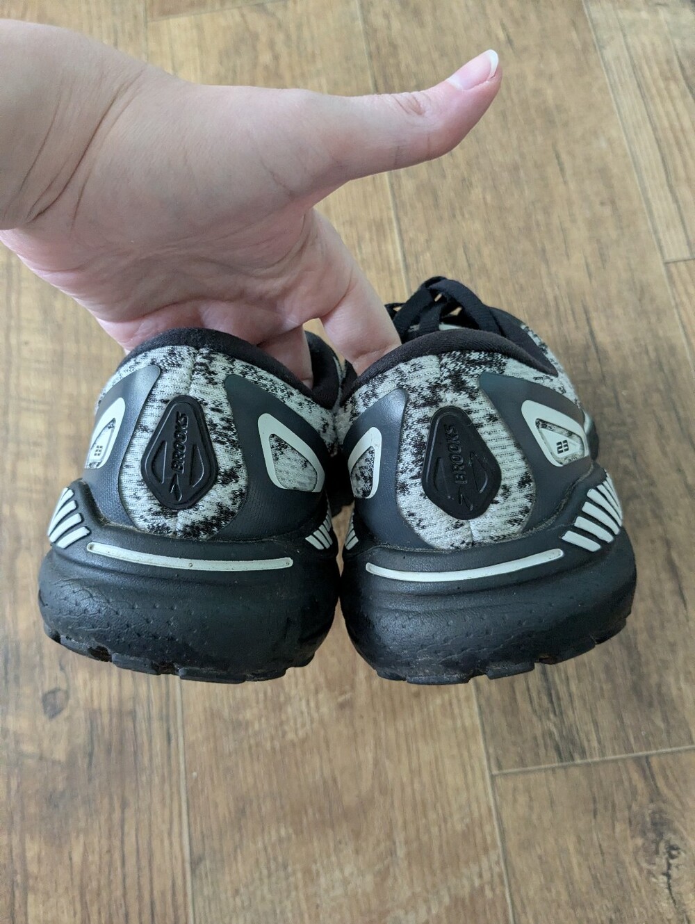 Brooks Adrenaline GTS 23 Running Sneakers In Black Gray White Women's Size 7 - Picture 4 of 11